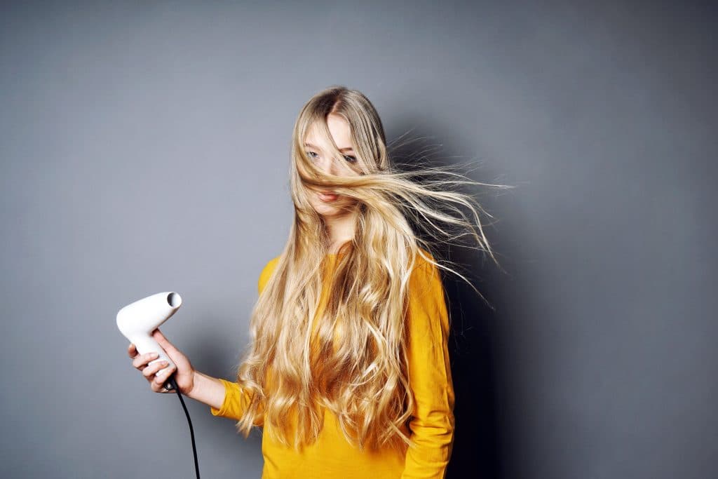 Saç Tipine Göre Saç Kurutma Makinesi Seçimi Nasıl Yapılmalıdır
